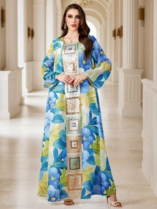 Robe longue élégante à imprimé floral avec paillettes et tissu respirant pour femme