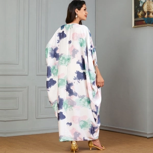 Fließendes Kaftan-Kleid mit pastellfarbenem Abstrakt-Print und eleganten seitlichen Bindedetails