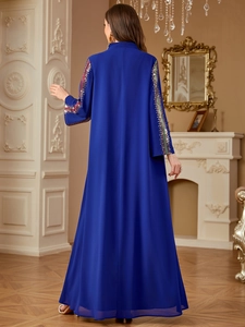 Elegantes königsblaues Chiffon-Maxikleid mit feiner Paillettenstickerei an den Ärmeln