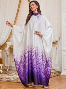 Detail of elegant gradient Kaftan with purple standing collar and high-quality satin fabric