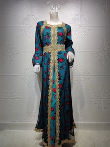 Ethnic μάξι φόρεμα από πλέγμα σε γαλαζοπράσινο χρώμα με λουλουδάτα σχέδια