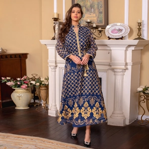 Elegante abito caftano blu scuro con ricami dorati e maniche lunghe in stile di lusso