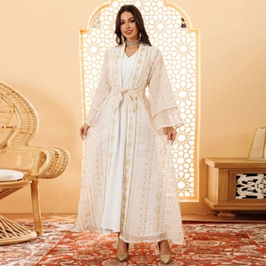 Ensemble élégant de robe longue en mesh brodé avec motifs géométriques dorés