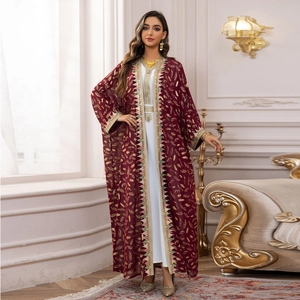 Ensemble abaya musulman 3 pièces avec imprimé plumes dorées et broderie florale