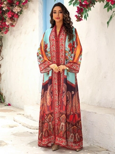 Robe longue en mousseline à imprimé paisley et manches kimono évasées élégantes