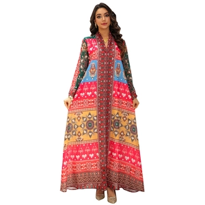 Robe longue kaftan ethnique pour femmes avec motifs colorés et détails en strass