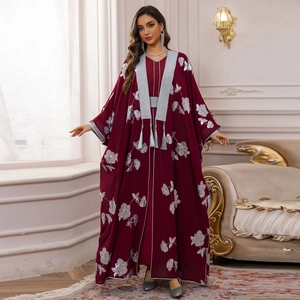 Abaya rouge foncé 3 pièces avec broderie florale argentée et glands à franges