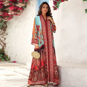 Robe kaftan en mousseline à imprimé fleuri et motifs paisley avec une coupe décontractée