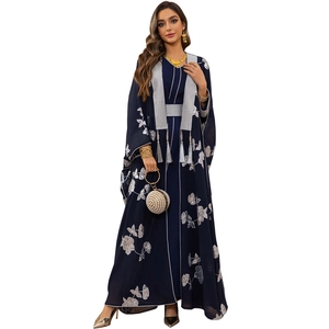 Robe Abaya bleu marine avec broderie florale argentée, glands et ceinture assortie
