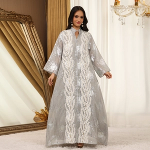 Elegantes silbergraues Netz-Abaya-Maxikleid mit Blumenstickerei und metallischen Blattmustern