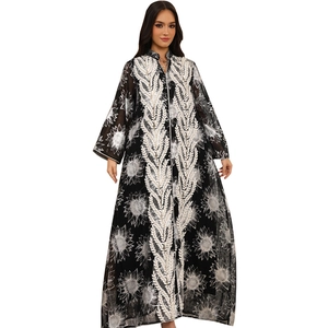 Eleganter schwarzer Kaftan mit weißem Sonnenblumenprint, langen Ärmeln und V-Ausschnitt