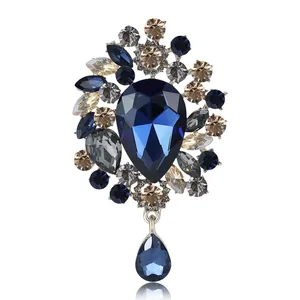 Luxuriöse Vintage Brosche mit blauen Kristallen und Tropfenanhänger für elegante Mäntel