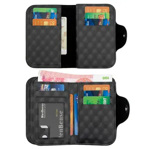 Cartera vertical para hombre en cuero negro con relieve y múltiples ranuras de tarjetas