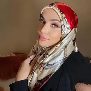 Vintage Seidentuch mit Kettenprint in Rot und Elfenbein, elegant als Kopftuch für Damen