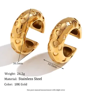 Vintage 18K gold plated stainless steel C-shaped hoop earrings with heart pattern