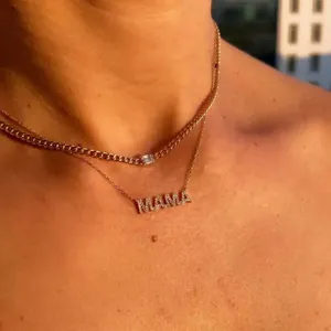 Διπλό χρυσό κολιέ MAMA από ανοξείδωτο ατσάλι με λεπτομέρειες από κρύσταλλα