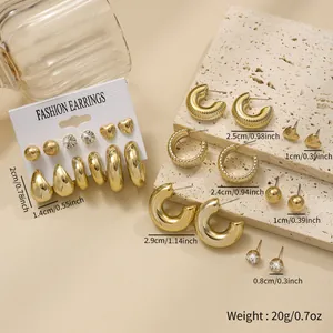 Goldenes Tropfen-Ohrring-Set mit Herzsteckern und strukturierten Creolen für Damen
