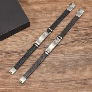 Bracciali sportivi in pelle nera con piastrine ID in acciaio inossidabile