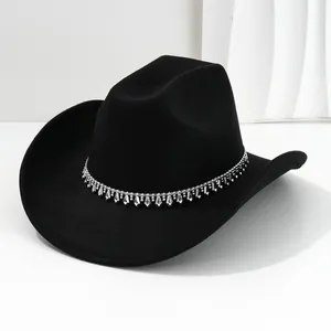 Cappello da cowboy nero in feltro di lana con catena di strass e dettagli in argento