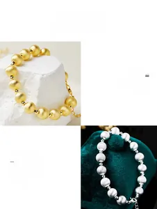 Détail de bracelets en perles d'argent S925 avec texture brossée mate en or et argenté