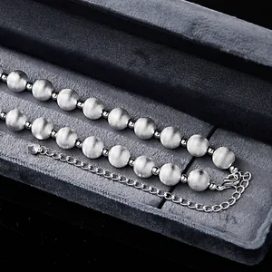 Élégant collier en argent S925 avec perles brossées et fermoir mousqueton de haute qualité