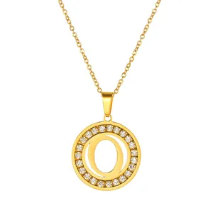 Collana in acciaio inossidabile dorato con ciondolo lettera O e cristalli scintillanti