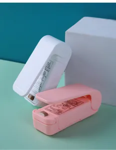 Details des tragbaren Mini-Heißsiegelgeräts für Snackbeutel in Rosa und Weiß mit Schutz