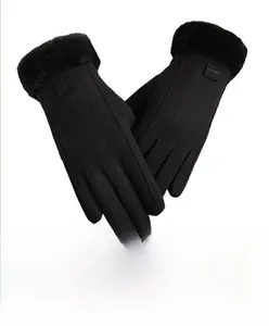 Detail of black winter thermal gloves for women with faux fur cuff and fashion patch