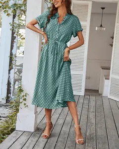Detail von V-Ausschnitt Polka-Dot-Kleid mit Kordelzug in Salbeigrün und Weiß