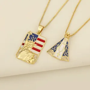 Collier plaqué or 18 carats avec pendentifs émaillés Vierge Marie et drapeau américain