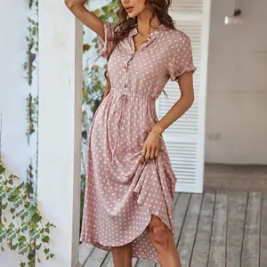 Rosa gepunktetes Sommerkleid mit Hemdkragen, Taillenzug und kurzen Ärmeln