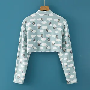 Light blue cropped thermal shoulder wrap with cartoon bear print for air-conditioned rooms