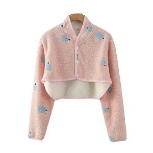 Scaldaspaulle in pile rosa a pois blu con spessa fodera termica su una gruccia