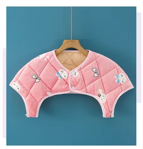 Scaldaspalle trapuntato rosa con morbida fodera in peluche e motivi a coniglietto