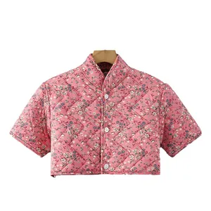 Chaleco acolchado con flores rosas para protección de hombros con cuello alto