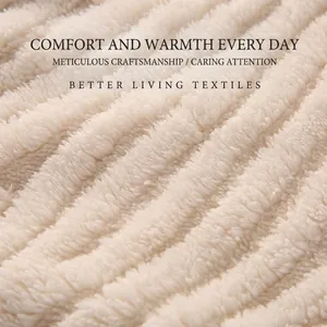 Protezione calda per le spalle in pile spesso beige con trama a righe per l'inverno