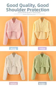 Detailansicht von vier Thermo-Schulterumhängen aus Fleece in Pink, Gelb, Apricot und Grün