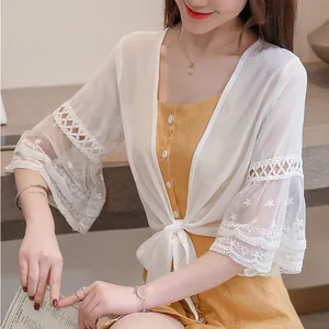 Châle d'été blanc en mousseline pour protection solaire avec broderie et lien noué