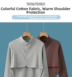 Vue détaillée du chauffe-épaule en coton coloré avec boutons et maille douce