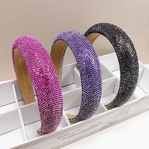 Dikke gewatteerde haarband met glinsterende strassteentjes in magenta, paars en zwart