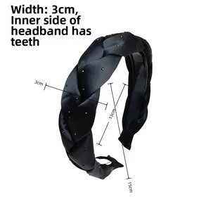 Vue détaillée du serre-tête tressé en soie noire de 3cm avec dents antidérapantes