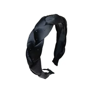 Serre-tête tressé en soie noire avec strass scintillants pour un style chic et raffiné