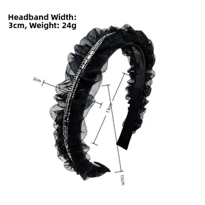 Détail d'un serre-tête en résille noire de 3 cm avec strass et dents antidérapantes
