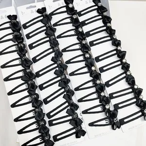 Details von schwarzen Satin-Haarspangen mit Kristallen auf Großhandelskarten