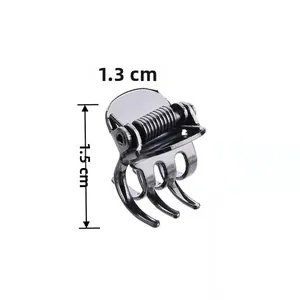 Mini schwarze Haarklammer Größenangaben mit Maßen 1,3 cm Breite und 1,5 cm Höhe