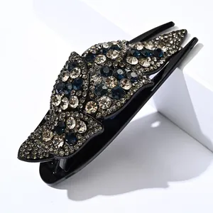 Pinza vintage francesa con diamantes de imitación azul marino en acrílico negro