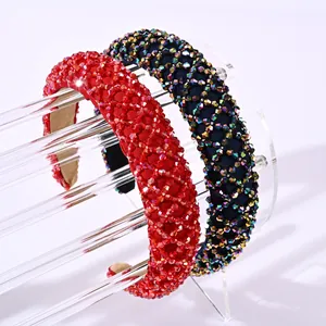 Détails de serre-têtes baroques faits main avec cristaux rouges et irisés brillants