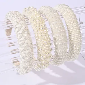 Elegante witte parel haarkleppen in vier unieke handgemaakte kralenontwerpen voor vrouwen