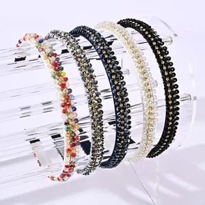 Vijfdelige set vintage haarsieraden met kristallen kralen in diverse kleuren