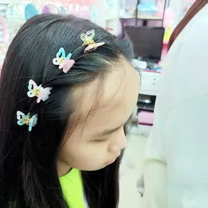 Mini pinces à cheveux papillon en dégradé macaron pour filles sur les cheveux